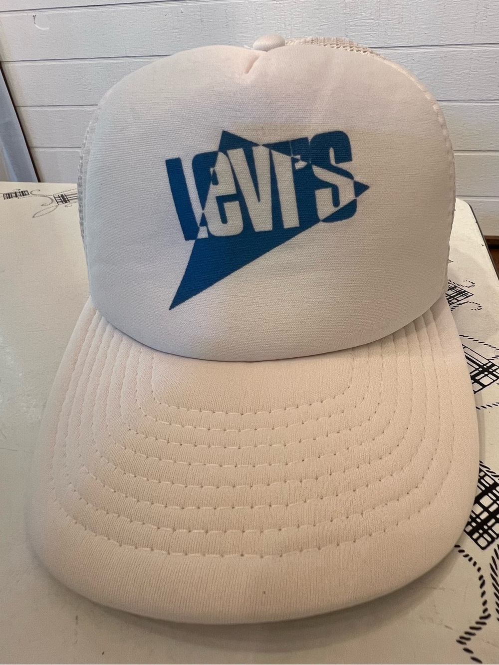 Vintage‎ Levis Hat Cap Trucker Mesh Strap White & Blue 80s-90s Geometric Design